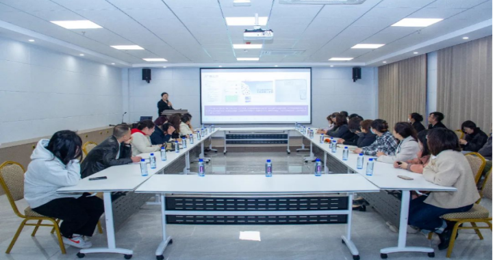 [Mutual Learning and Mutual Appreciation]Ms. Yang Xiaoli, Vice Chairwoman of the Federation of Trade Unions of Weihai Economic and Technological Development Zone, and her delegation visited Weihai Zig